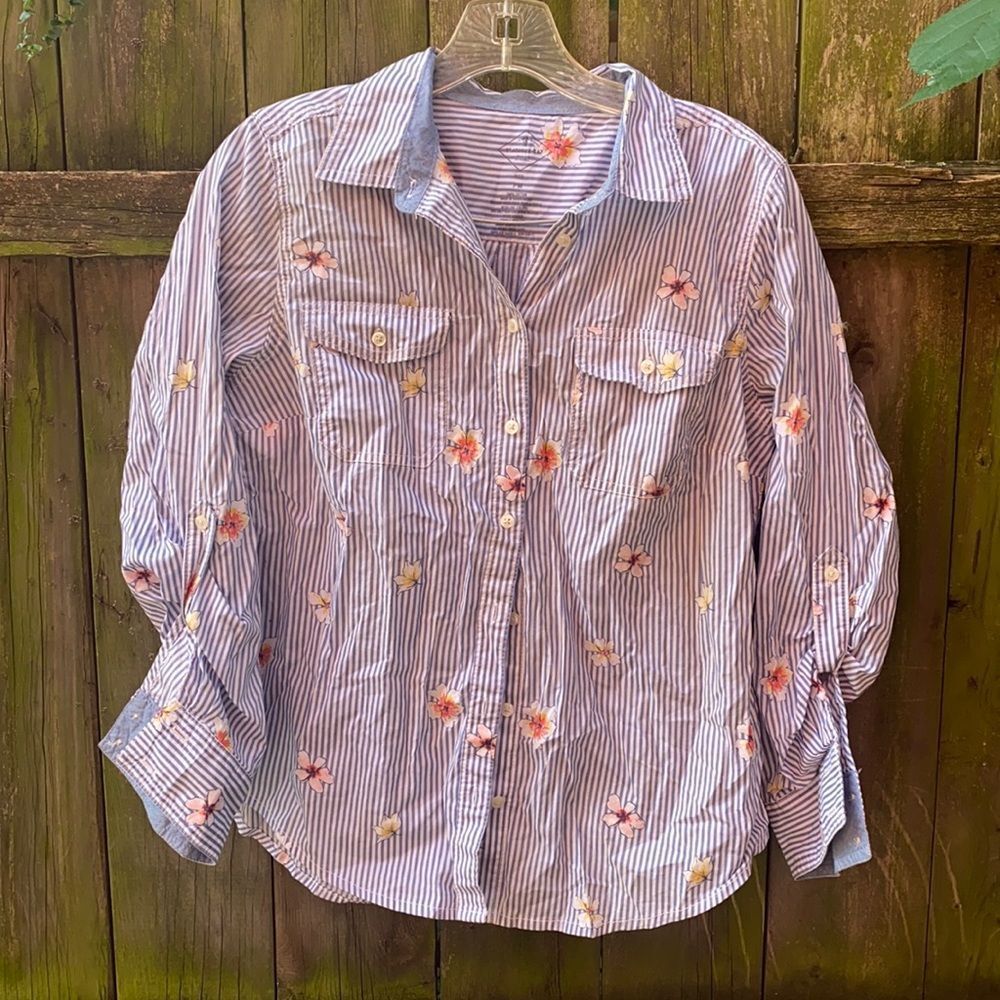 St. John’s Bay floral button down shirt sz. Medium petite
